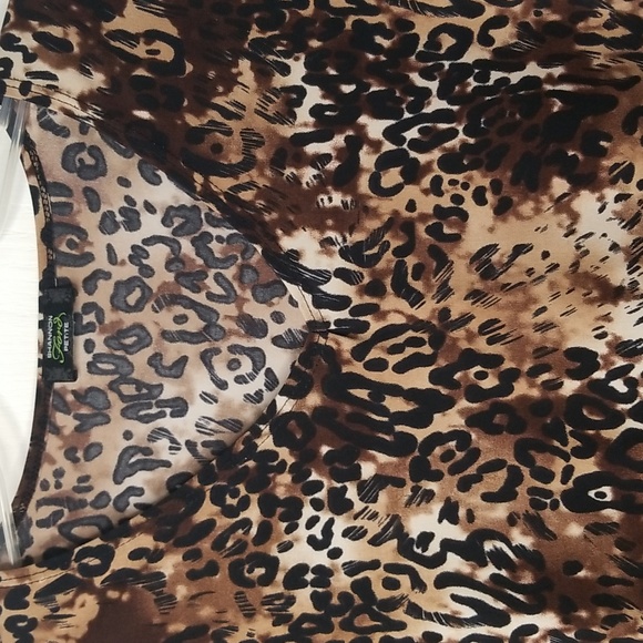 Leopard Print Modal V-Neck Tee with 3/4 Length Sleeves - Picture 3 of 4